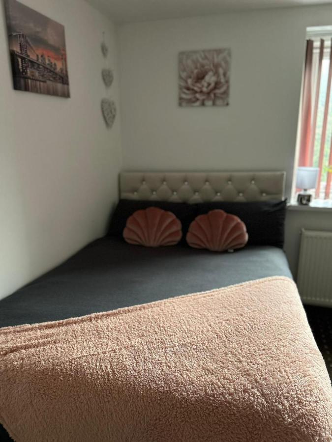 Bv Cozy Deighton Studio With Free Parking - Budget-Friendly Stay Huddersfield Exterior foto