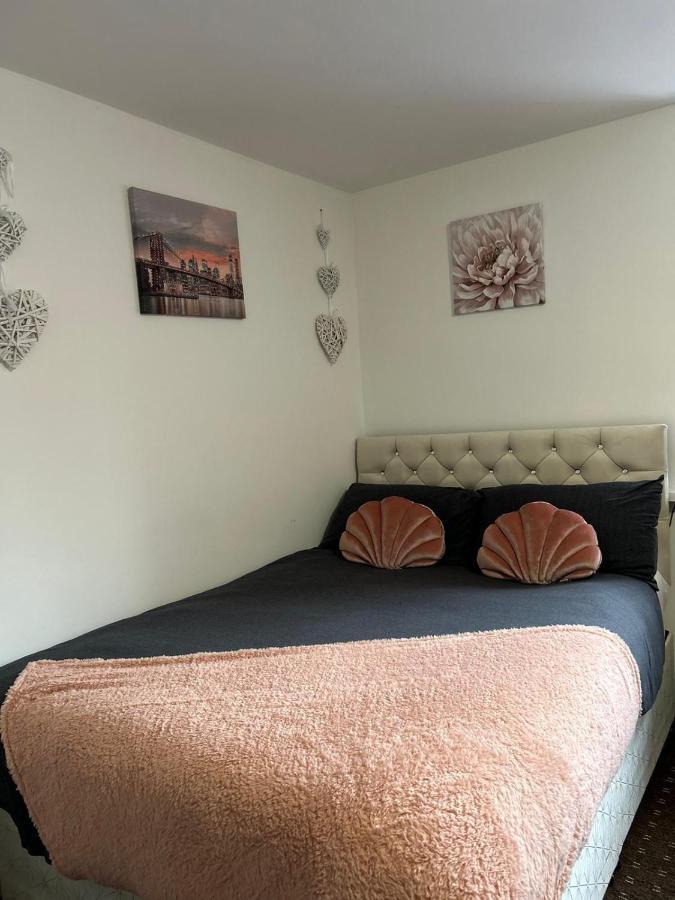 Bv Cozy Deighton Studio With Free Parking - Budget-Friendly Stay Huddersfield Exterior foto