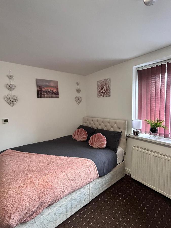 Bv Cozy Deighton Studio With Free Parking - Budget-Friendly Stay Huddersfield Exterior foto